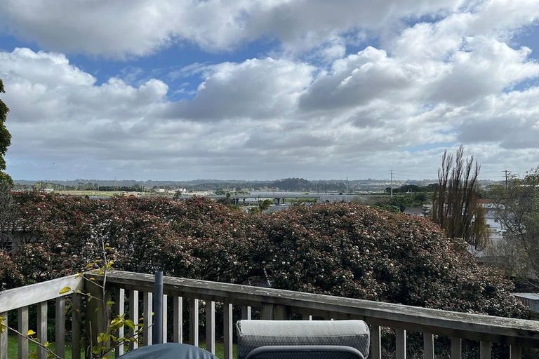 Photo of property in 22 Merida Place, Unsworth Heights, Auckland, 0632