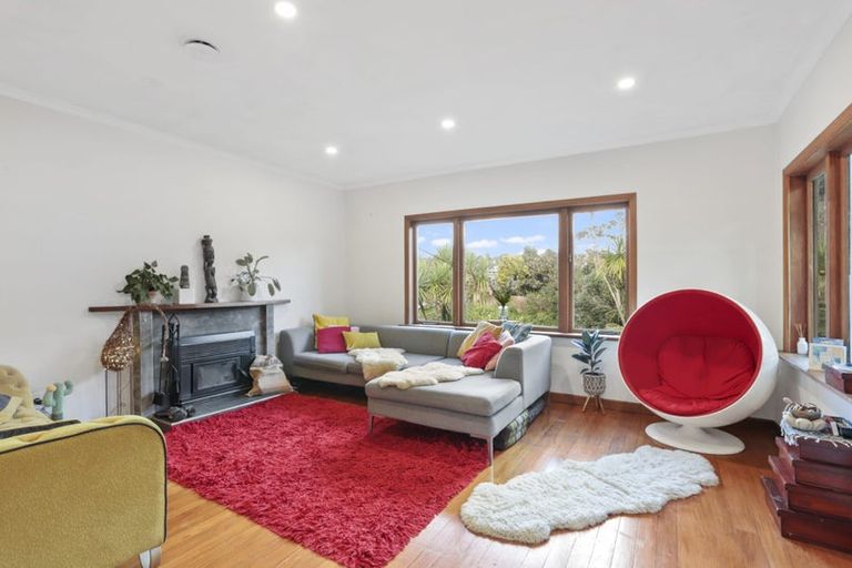 Photo of property in 43 Atkinson Road, Titirangi, Auckland, 0604