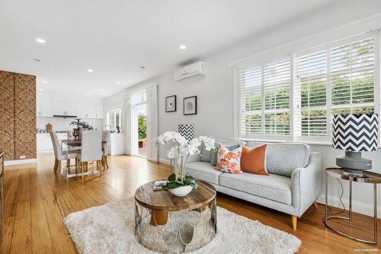 Photo of property in 1/92 East Coast Road, Milford, Auckland, 0620