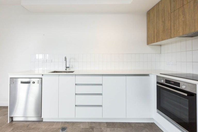 Photo of property in 4/69 Tiketike Way, Brooklyn, Wellington, 6021