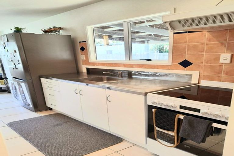 Photo of property in 36 Whitby Avenue, Whitianga, 3510