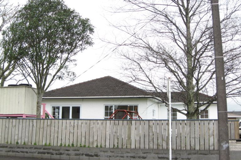 Photo of property in 28 List Street, Welbourn, New Plymouth, 4310