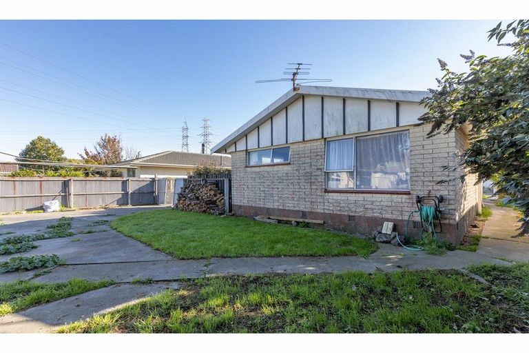 Photo of property in 72 Denise Crescent, Hornby, Christchurch, 8042