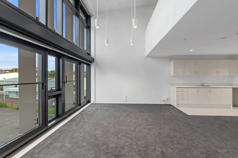 Photo of property in 17f/30 Westward Ho, Glen Eden, Auckland, 0602