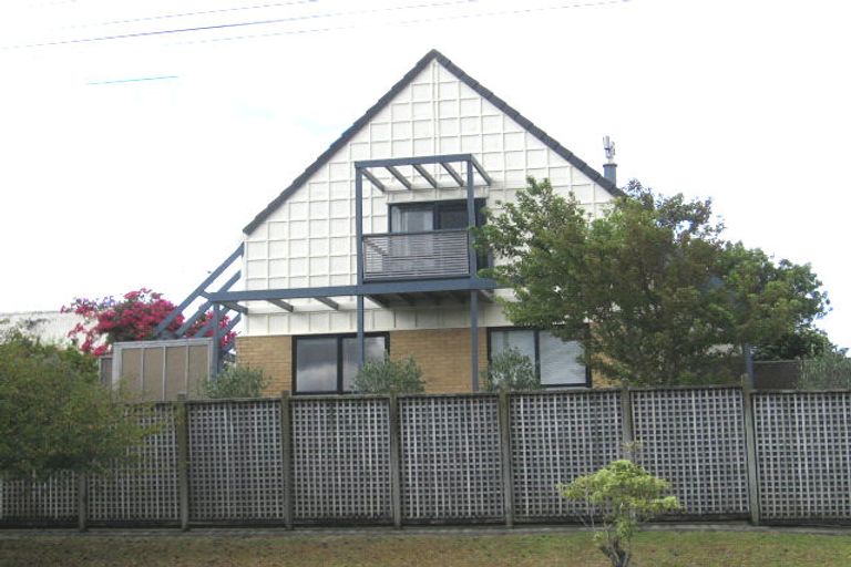 Photo of property in 2/78 Browns Bay Road, Rothesay Bay, Auckland, 0630