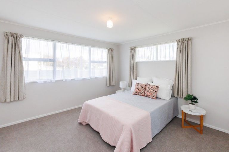Photo of property in 1 Abraham Crescent, Milson, Palmerston North, 4414