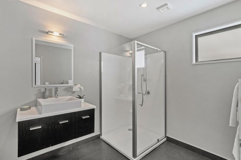 Photo of property in 73 Oregon Drive, Kelvin Heights, Queenstown, 9300