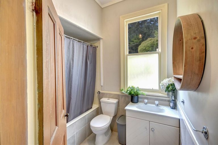 Photo of property in 107 Kaikorai Valley Road, Glenross, Dunedin, 9011