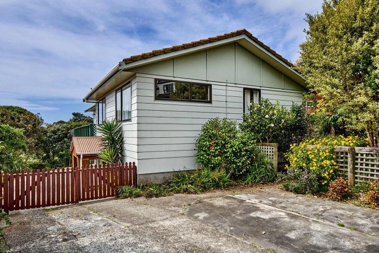 Photo of property in 19 Puketai Place, Pukerua Bay, 5026