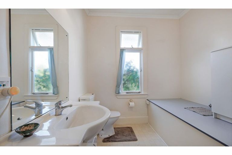 Photo of property in 4 Queen Street, Oxford, 7430