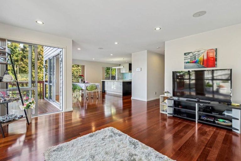 Photo of property in 27 The Avenue, Albany, Auckland, 0632