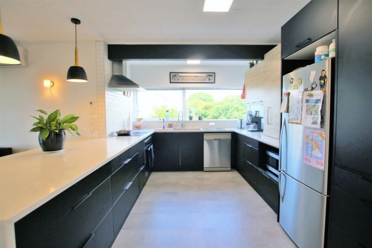 Photo of property in 94 Exmouth Road, Northcote, Auckland, 0627
