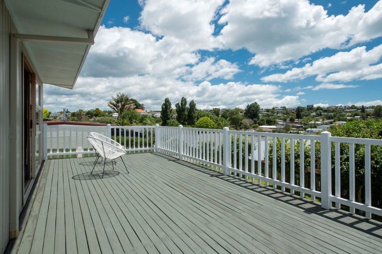 Photo of property in 15 Lorna Place, Brookfield, Tauranga, 3110