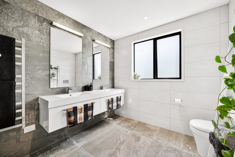 Photo of property in 24 Park Rise, Campbells Bay, Auckland, 0630