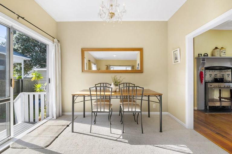 Photo of property in 1/18 Gladstone Road, Northcote, Auckland, 0627