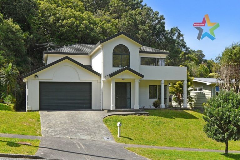 Photo of property in 72 Dowse Drive, Maungaraki, Lower Hutt, 5010