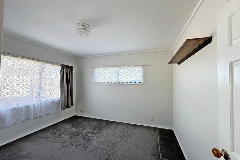 Photo of property in 16 Nerissa Place, Randwick Park, Auckland, 2105