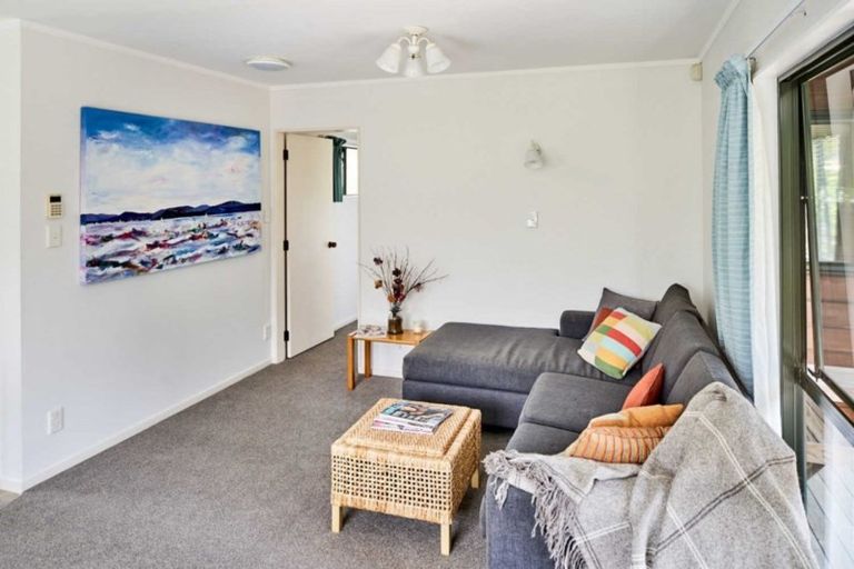 Photo of property in 105 Marine Parade, Eastbourne, Lower Hutt, 5013