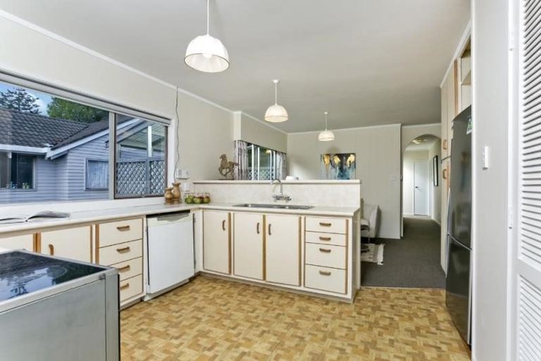 Photo of property in 61 Merriefield Avenue, Forrest Hill, Auckland, 0620