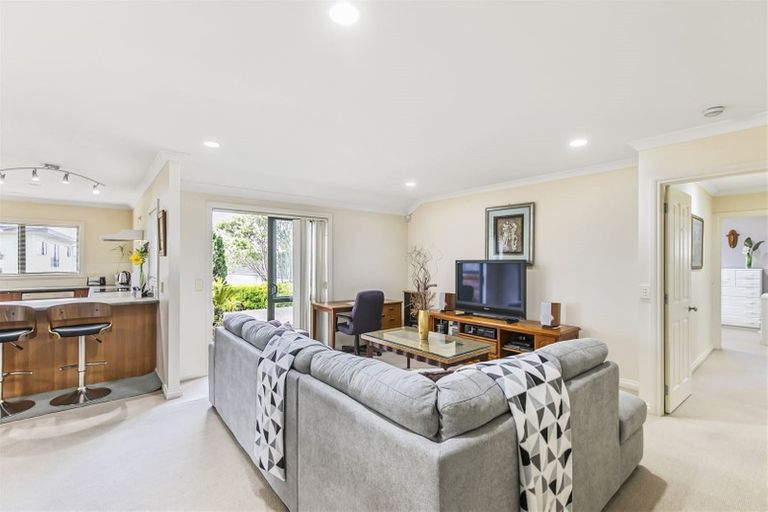 Photo of property in 19 Black Teal Close, Unsworth Heights, Auckland, 0632