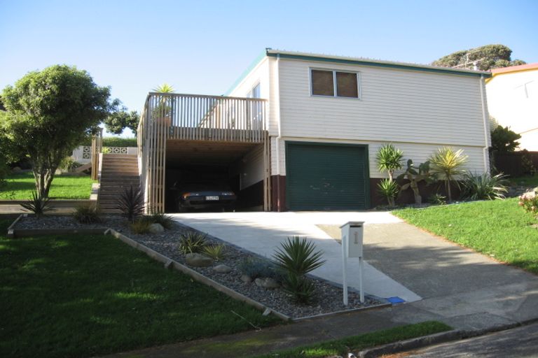 Photo of property in 1 The Spinney, Titahi Bay, Porirua, 5022