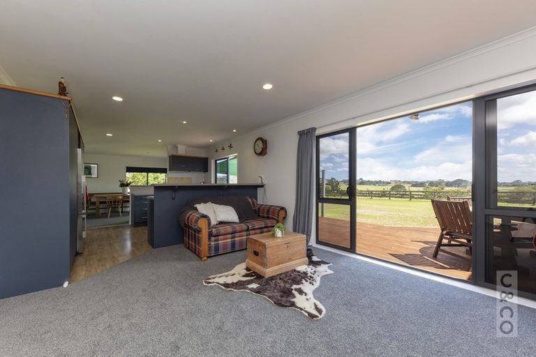 Photo of property in 118 Cottle Road, Taupaki, Henderson, 0782