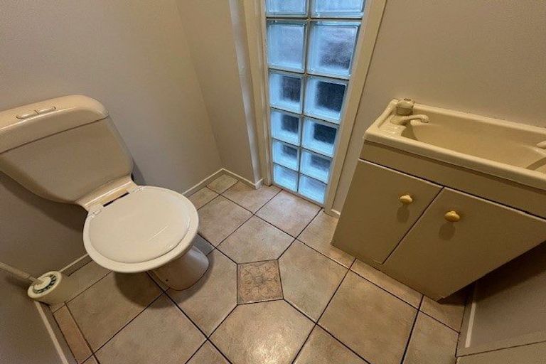 Photo of property in 1 Evelyn Road, Cockle Bay, Auckland, 2014