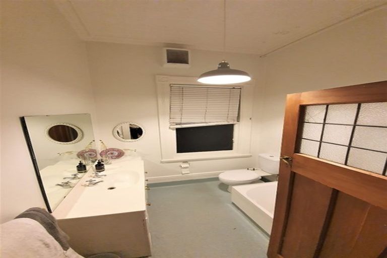 Photo of property in 294 Oriental Parade, Oriental Bay, Wellington, 6011