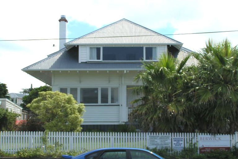 Photo of property in 138 Queen Street, Northcote Point, Auckland, 0627
