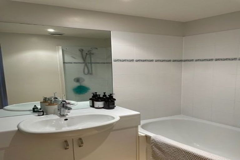 Photo of property in 4/80 Salamanca Road, Kelburn, Wellington, 6012