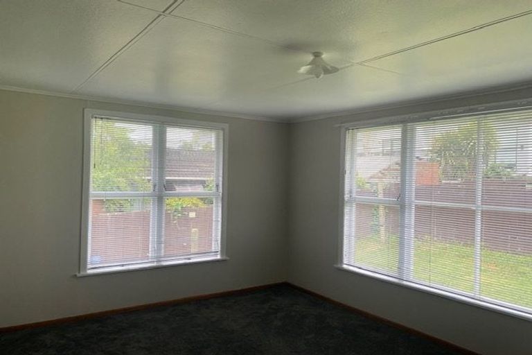 Photo of property in 3164 Great North Road, New Lynn, Auckland, 0600
