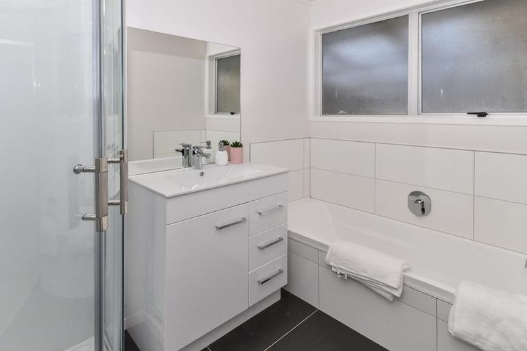 Photo of property in 3 Crispian Place, Weymouth, Auckland, 2103