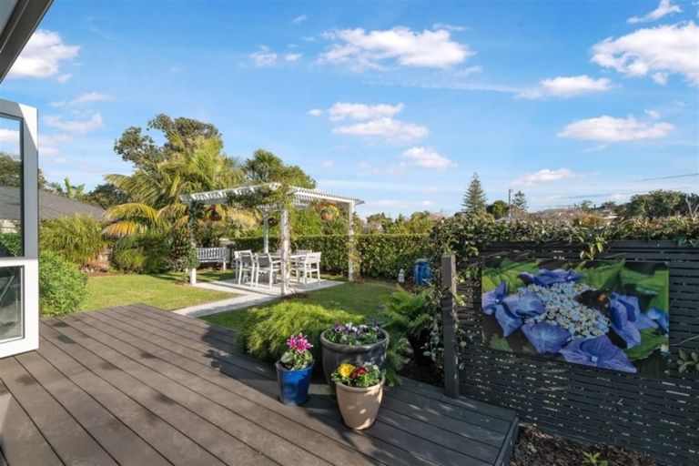 Photo of property in 98 Beach Road, Mellons Bay, Auckland, 2014