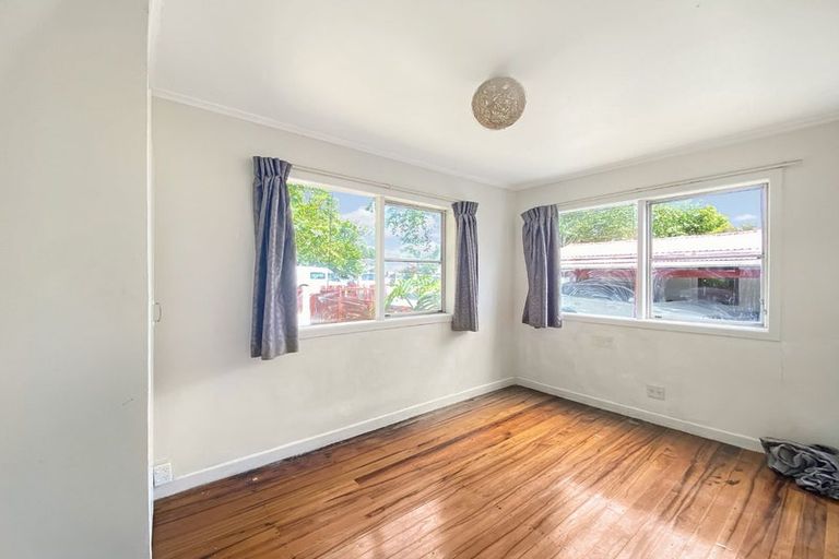 Photo of property in 99 Seabrook Avenue, New Lynn, Auckland, 0600