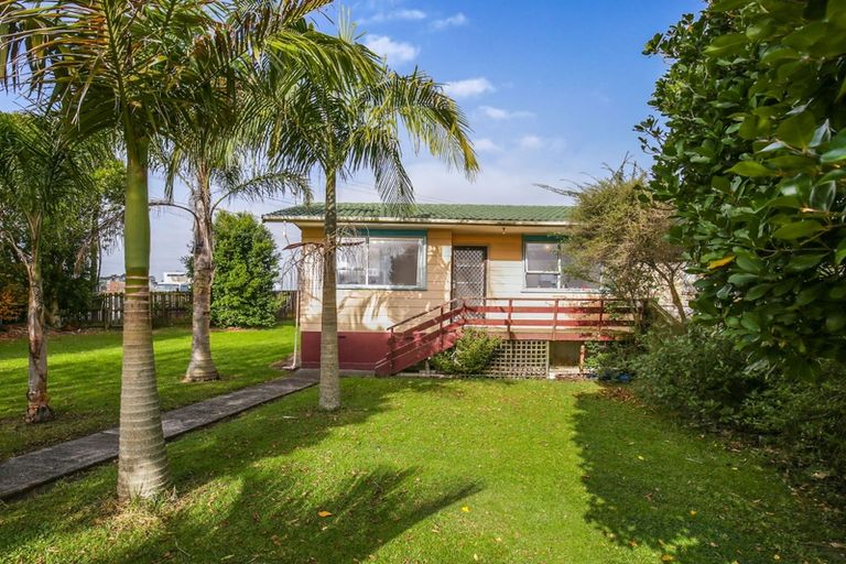 Photo of property in 3/2 Pooks Road, Ranui, Auckland, 0612