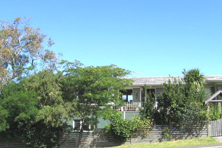 Photo of property in 2/1 Waratah Street, Birkenhead, Auckland, 0626