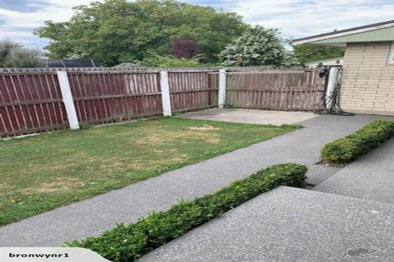 Photo of property in 2/12 Mortlake Street, Islington, Christchurch, 8042