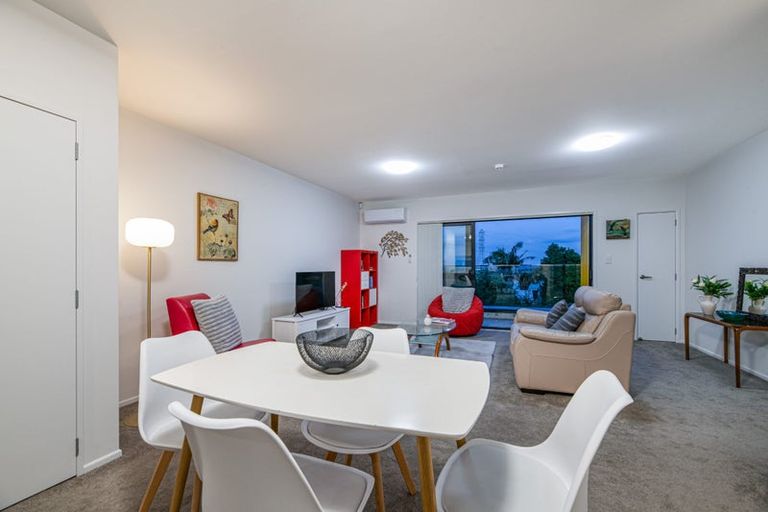 Photo of property in 6/43b Waimumu Road, Massey, Auckland, 0614