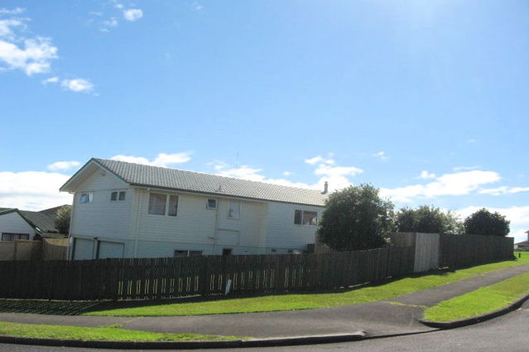 Photo of property in 71 Lewisham Street, Highland Park, Auckland, 2010