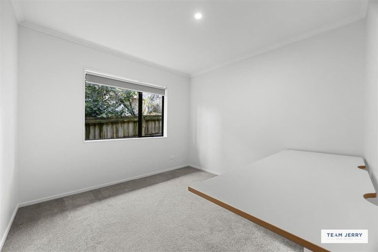 Photo of property in 28 Fairchild Avenue, Goodwood Heights, Auckland, 2105