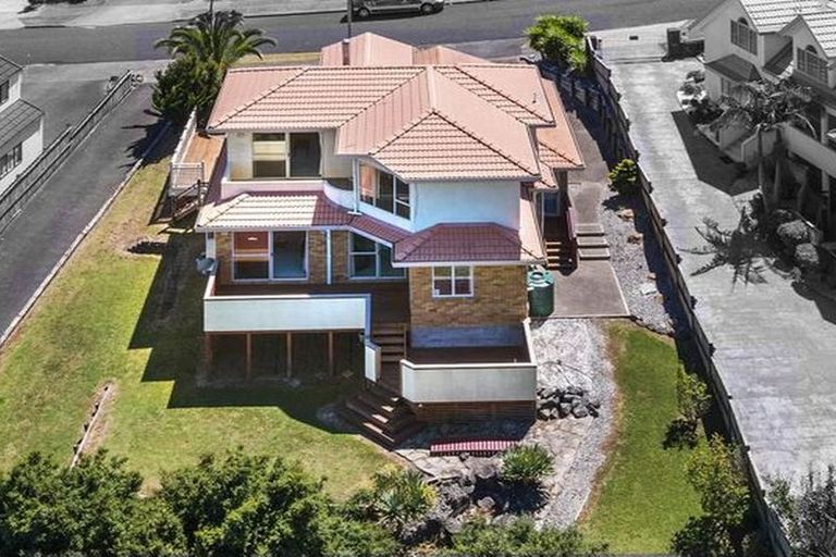 Photo of property in 53 Ribbonwood Crescent, Goodwood Heights, Auckland, 2105