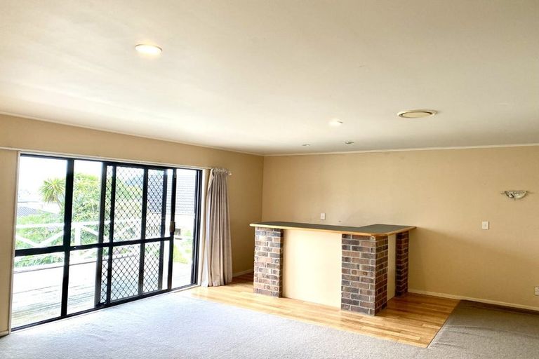 Photo of property in 13 Glenshee Place, Highland Park, Auckland, 2010