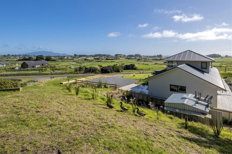 Photo of property in 100 Harakeke Road, Te Horo, Otaki, 5581