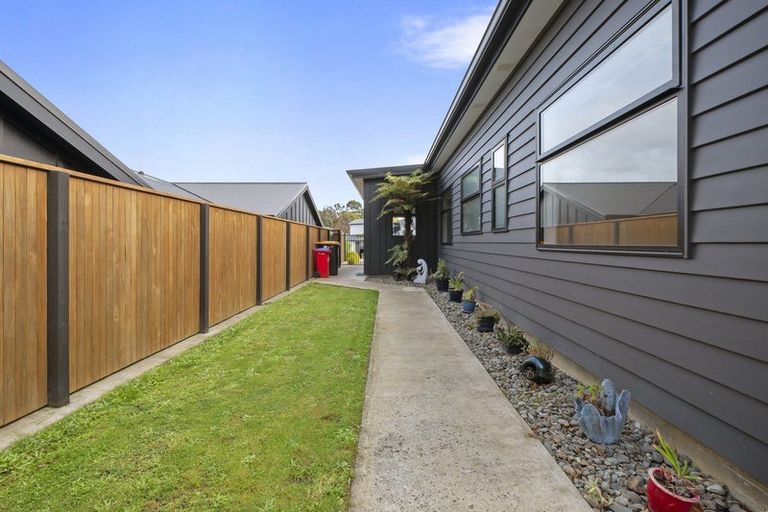 Photo of property in 4 Waimarama Court, Roslyn, Palmerston North, 4414