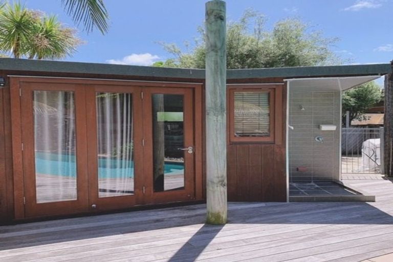 Photo of property in 5 Telephone Road, Birkenhead, Auckland, 0626