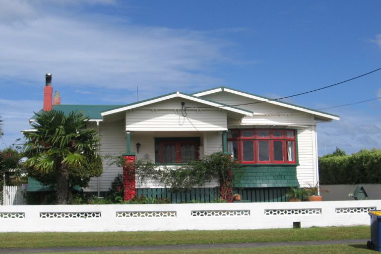 Photo of property in 9 Elcoat Avenue, Henderson, Auckland, 0612