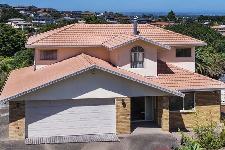 Photo of property in 53 Ribbonwood Crescent, Goodwood Heights, Auckland, 2105