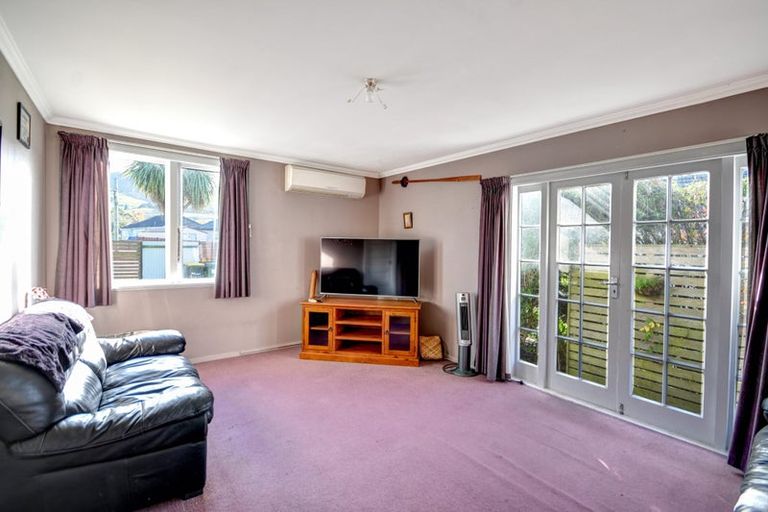 Photo of property in 28 Freyberg Avenue, Sawyers Bay, Port Chalmers, 9023