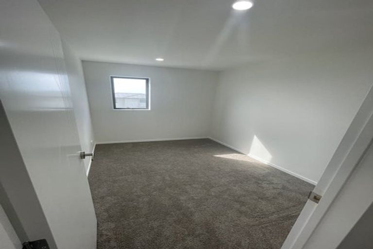 Photo of property in 9a Crestview Rise, Papakura, 2110