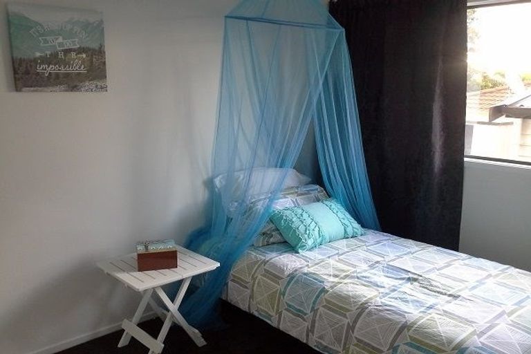 Photo of property in 1/5 Senecio Place, Weymouth, Auckland, 2103